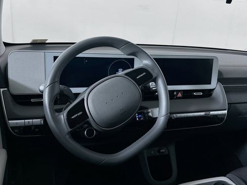 Used 2024 Hyundai Ioniq 5 SE RWD image 18