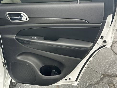Used 2018 Jeep Grand Cherokee Altitude image 18