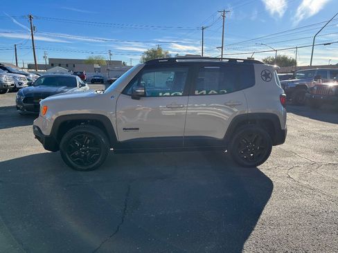 Used 2017 Jeep Renegade Trailhawk image 9