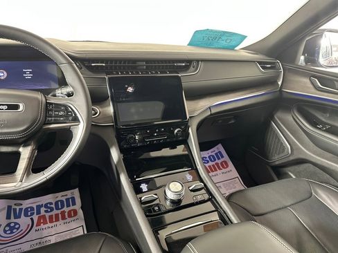 Used 2024 Jeep Grand Cherokee Overland image 29