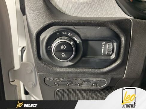 Used 2024 Jeep Gladiator Sport image 9