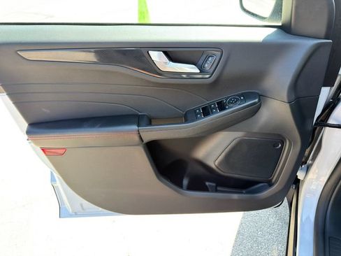 Used 2025 Ford Escape ST-Line w/ Tech Pack #1 FWD image 19