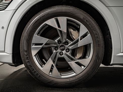 Used 2021 Audi e-tron Premium w/ Convenience Plus Package image 13