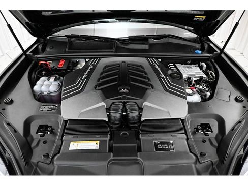 Used 2025 Lamborghini Urus SE image 91