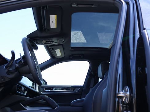 New 2025 Porsche Cayenne image 37