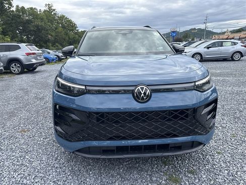 New 2025 Volkswagen Tiguan SE R-Line image 2