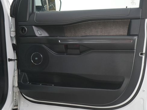 Used 2019 Ford Expedition Max Limited image 12