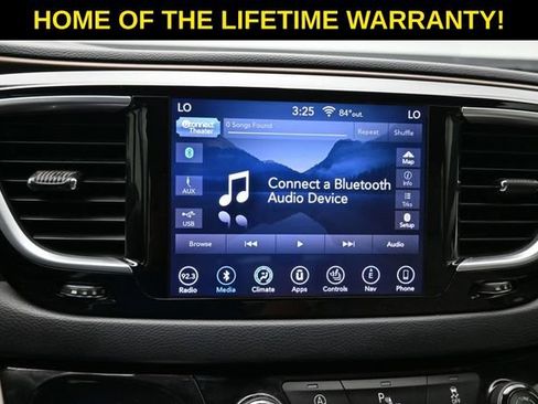 Used 2018 Chrysler Pacifica Touring-L Plus FWD image 26