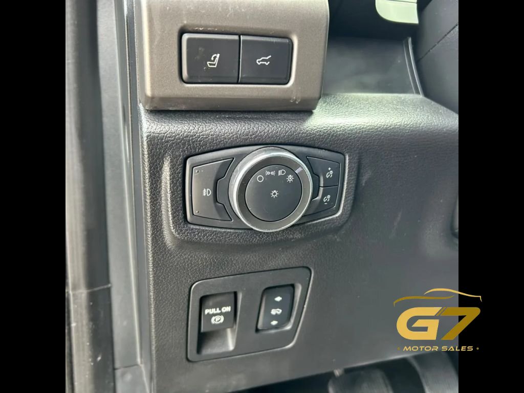 Used 2018 Ford Expedition XLT w/ Equipment Group 202A RWD image 16