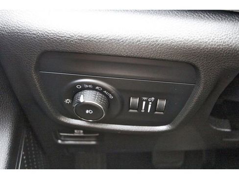 Used 2023 Jeep Grand Cherokee Limited RWD image 16