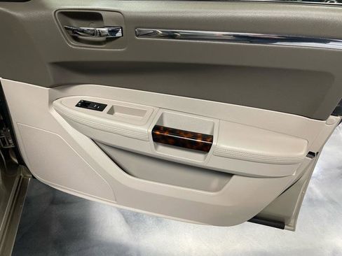 Used 2008 Chrysler 300 C w/ Sound Group II image 48