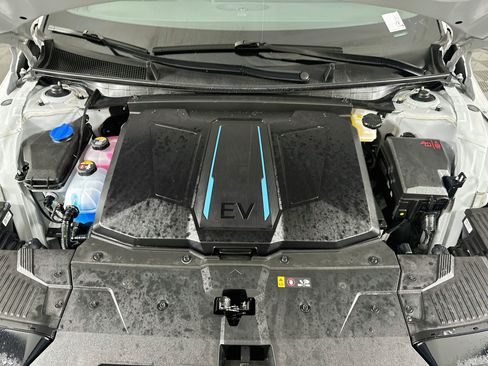 Used 2024 Hyundai Ioniq 5 SE RWD image 32
