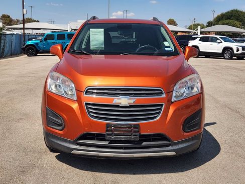 Used 2015 Chevrolet Trax LT w/ LT Sun and Sound Package FWD image 2
