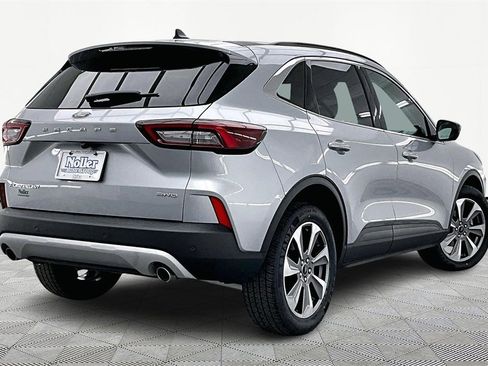 Used 2023 Ford Escape Platinum image 2