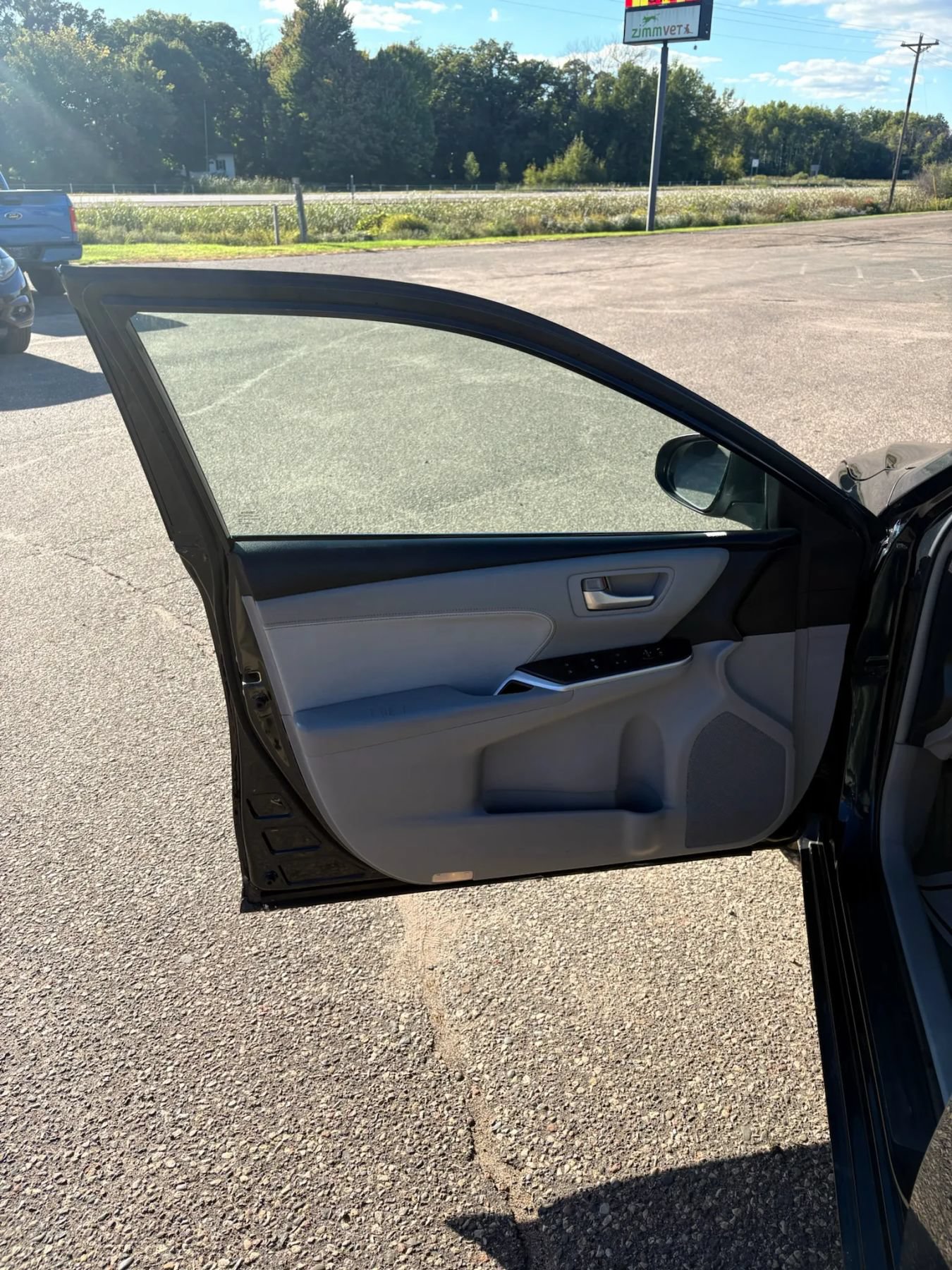 Used 2015 Toyota Camry XLE FWD image 12