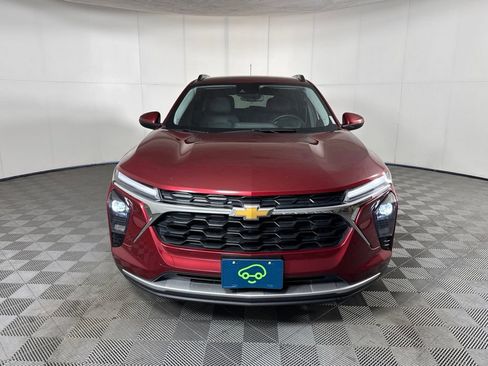 Certified 2024 Chevrolet Trax LT w/ Driver Confidence Package FWD image 2