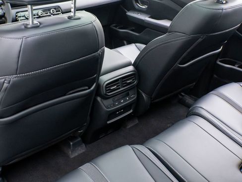 Certified 2025 Honda Pilot Touring image 18