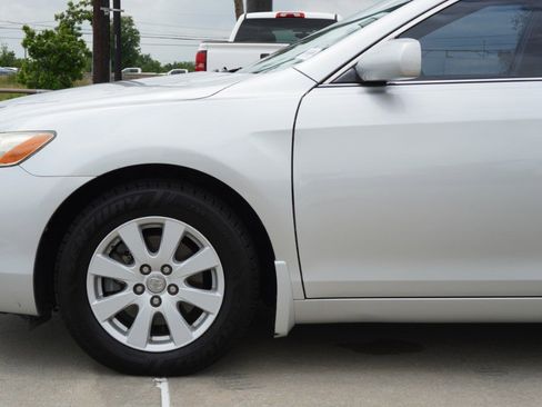 Used 2007 Toyota Camry XLE FWD image 10