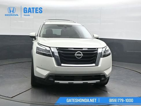 Used 2023 Nissan Pathfinder Platinum AWD/4WD image 5