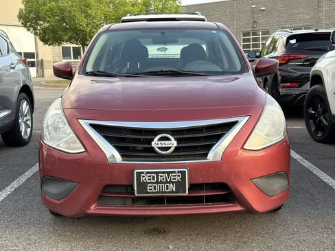 Used 2017 Nissan Versa SV FWD image 2