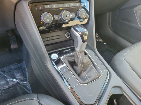 Used 2024 Volkswagen Taos SE image 15