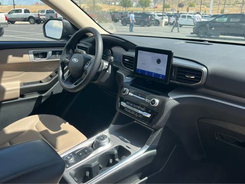 Used 2020 Ford Explorer XLT w/ Equipment Group 202A AWD/4WD image 20