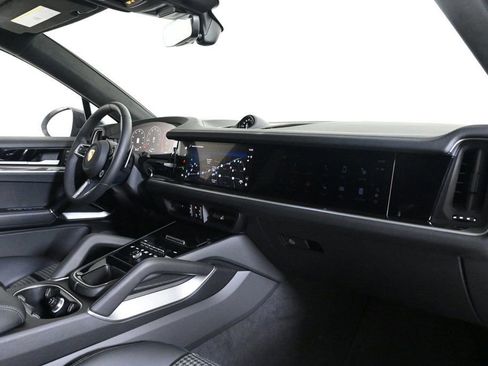 Certified 2025 Porsche Cayenne GTS image 15