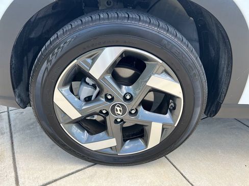 Certified 2026 Hyundai Venue SEL FWD image 25