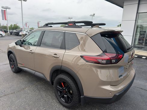 Used 2025 Nissan Rogue SV AWD/4WD image 7