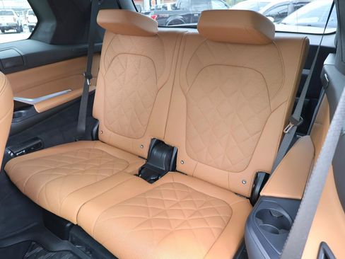 Used 2024 BMW X7 xDrive40i w/ M Sport Package AWD/4WD image 24