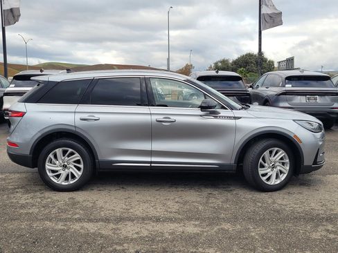 Used 2023 Lincoln Corsair Standard image 3