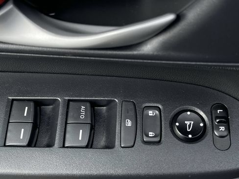 Used 2020 Honda CR-V LX image 12