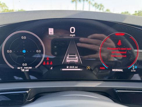Certified 2025 Porsche Cayenne Coupe AWD/4WD image 39