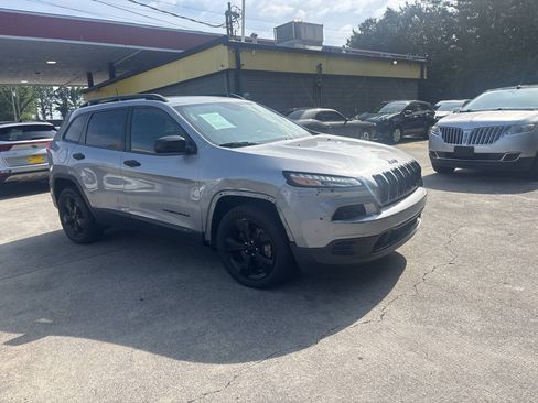 Used 2021 Jeep Grand Cherokee Laredo RWD image 5