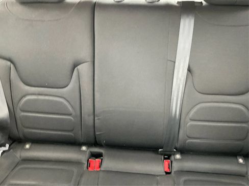 Used 2018 Jeep Renegade Latitude FWD image 13