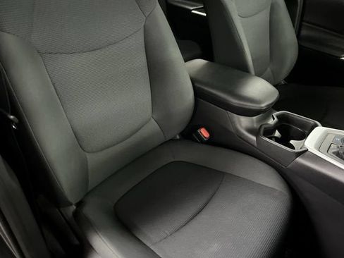 Used 2020 Toyota RAV4 LE AWD/4WD image 27