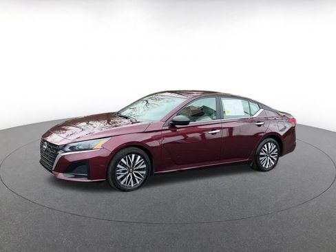 Used 2025 Nissan Altima 2.5 SV image 8