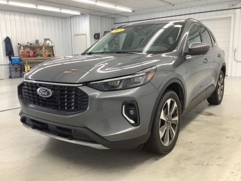 Used 2023 Ford Escape Platinum AWD/4WD image 3