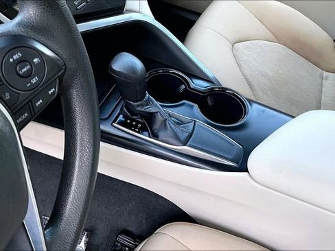 Used 2018 Toyota Camry LE image 13