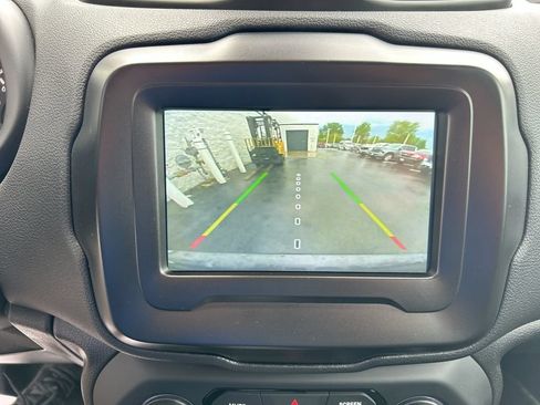 Used 2021 Jeep Renegade Latitude AWD/4WD image 18