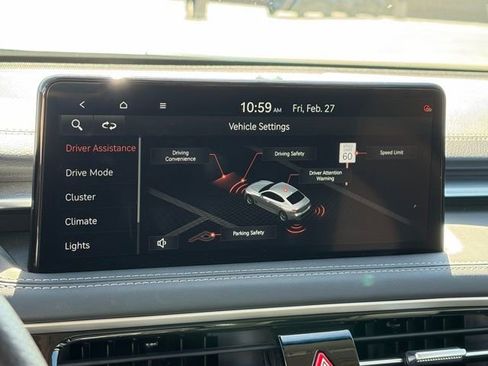 Used 2025 Genesis G70 2.5T image 17