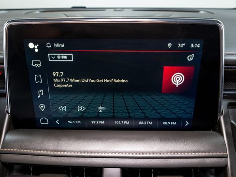 Used 2022 GMC Yukon XL AT4 image 19