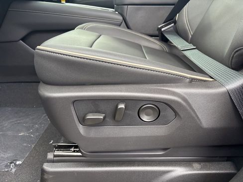 New 2025 Chevrolet Suburban Premier image 11