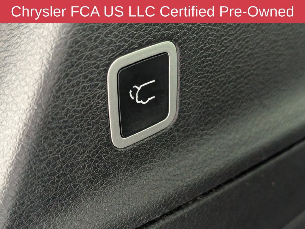 Used 2025 Chrysler Pacifica Select FWD image 32