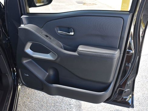 Used 2024 Nissan Frontier SV w/ SV Convenience Package RWD image 56