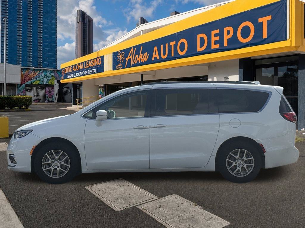 Used 2022 Chrysler Pacifica Touring-L FWD image 2