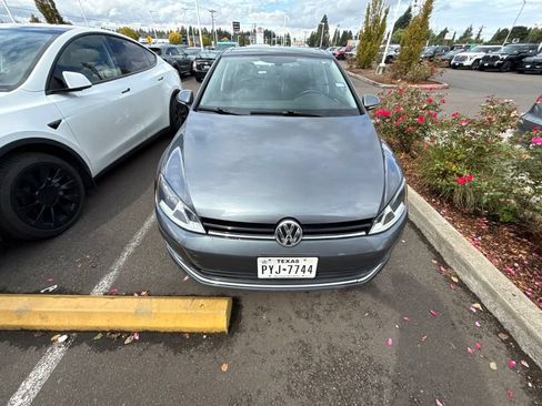 Used 2017 Volkswagen Golf SEL FWD image 2