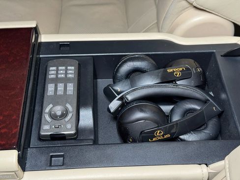 Used 2013 Lexus LX 570 4WD image 32