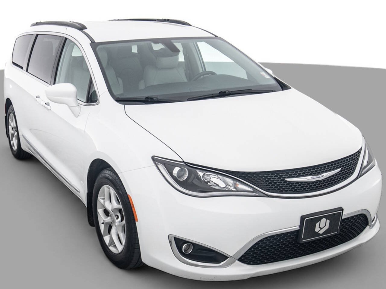 Used 2017 Chrysler Pacifica Touring-L w/ Tire & Wheel Group FWD image 1