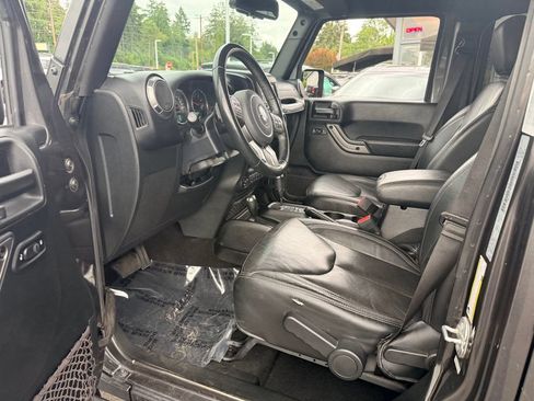 Used 2018 Jeep Wrangler Unlimited Sahara w/ Max Tow Package AWD/4WD image 13